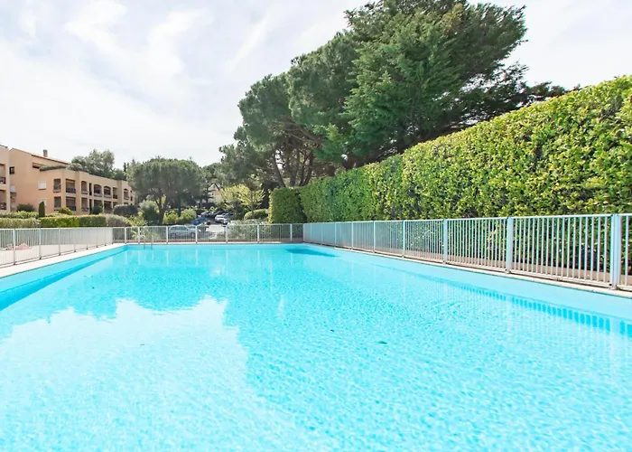 Dans A Cannes